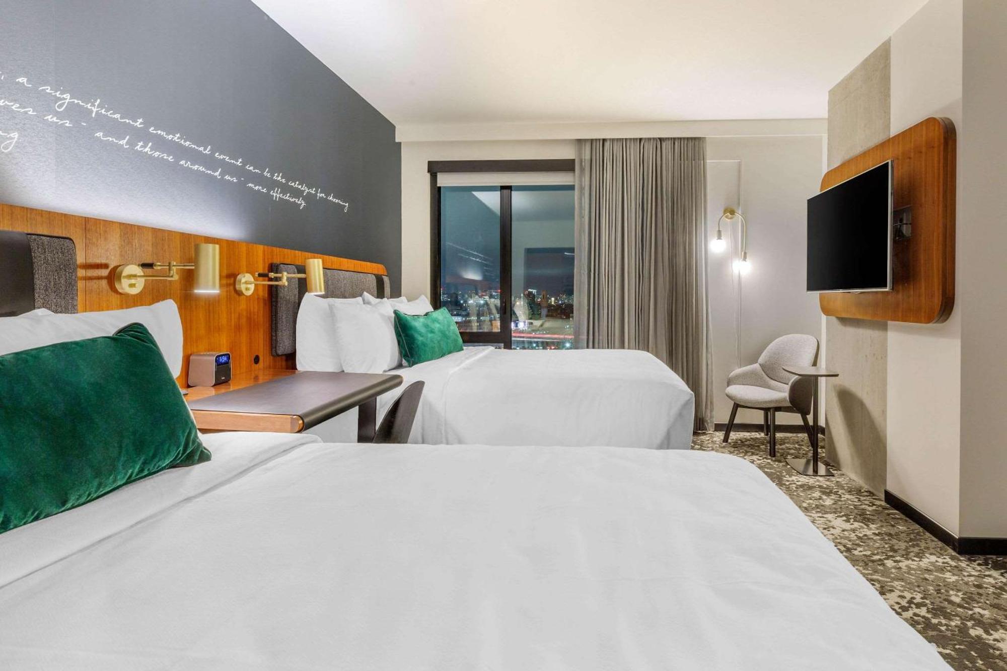 Cambria Hotel Boston Downtown - Seaport Екстериор снимка